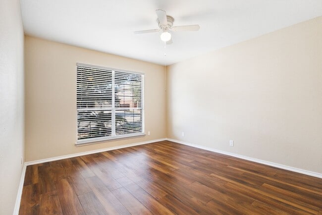 Building Photo - Well-Maintained 3-Bedroom Home – Ideal for Students & Professionals!