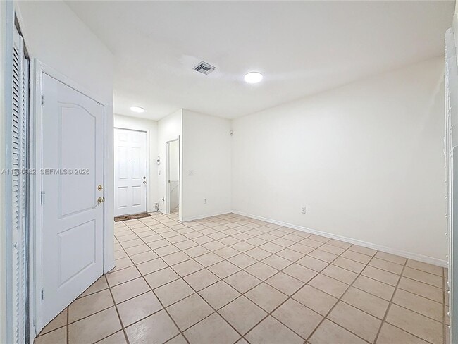 Building Photo - 4330 NW 114th Pl