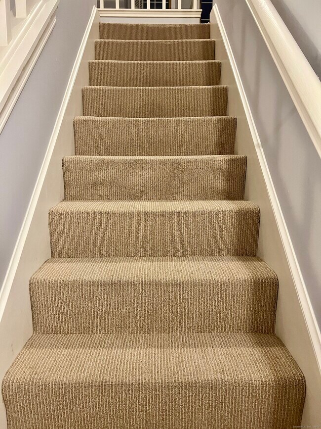 Building Photo - 523 Old Pond Ln