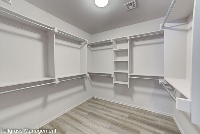 Building Photo - Beautiful 4/2.5/2 in Sand Springs!