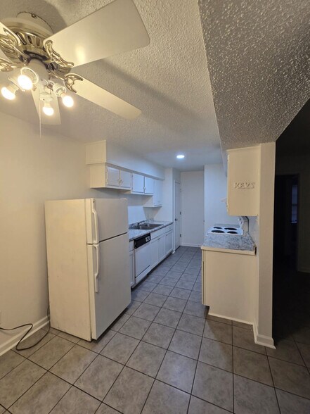 Building Photo - 2182 Gardere Ln