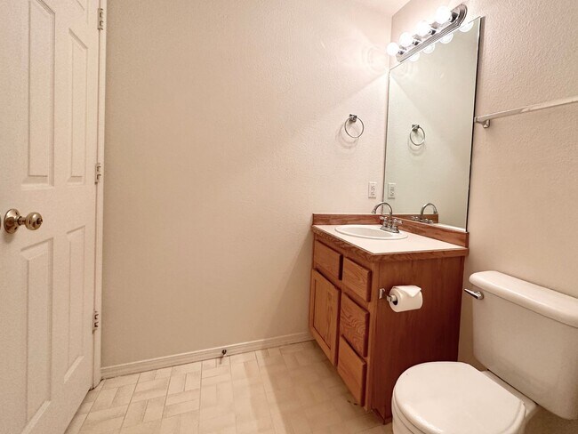Building Photo - BEAUTIFUL 3 BED, 2 BATH SINGLE FAMILY HOME LOCATED IN NW REDMOND!
