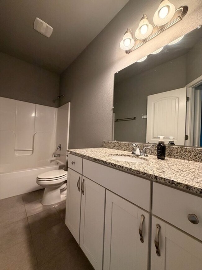 Building Photo - Beautiful 3BR/2BA House in Centerton with 2-Car Garage