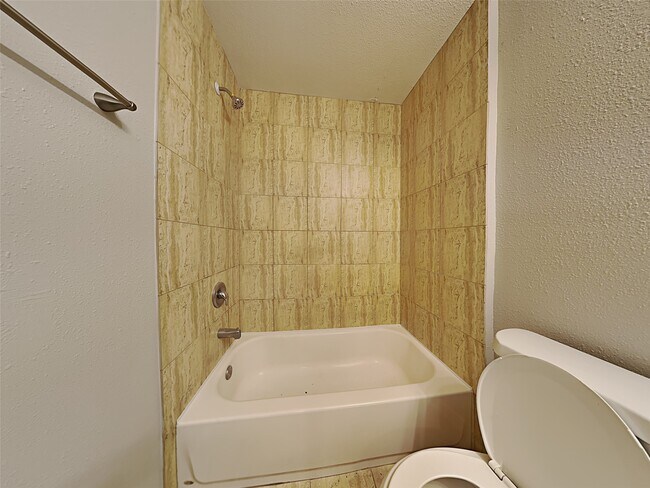 Building Photo - 18019 Kinsale Valley Ln