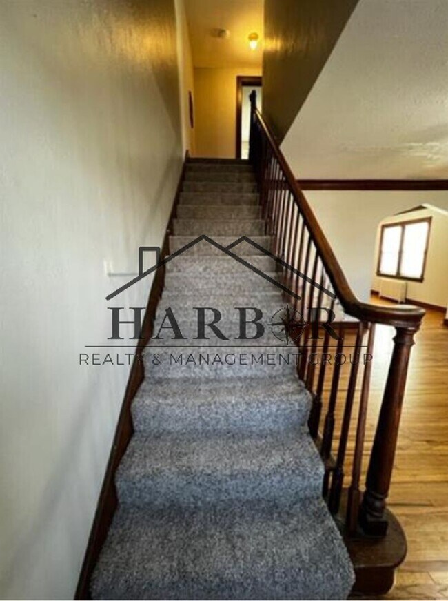 Building Photo - 1st Avenue SW Duplex