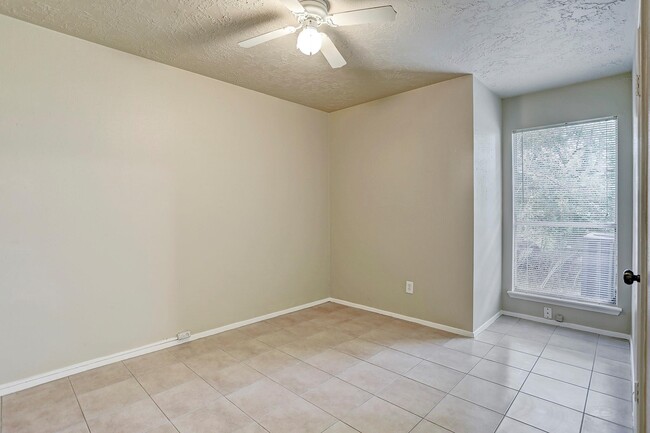 Building Photo - 2443 Autumn Springs Ln