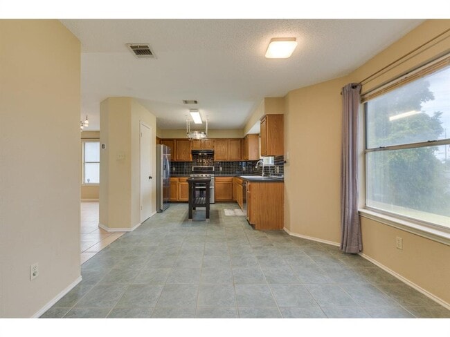 Building Photo - 3912 Lemos Dr