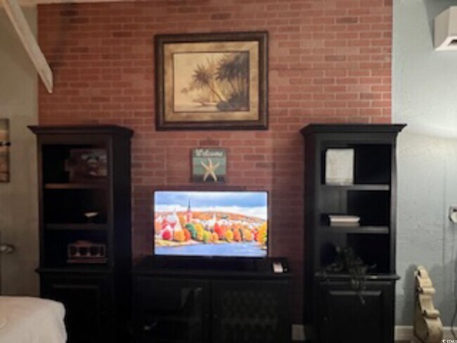 Building Photo - 5588 Daybreak Rd