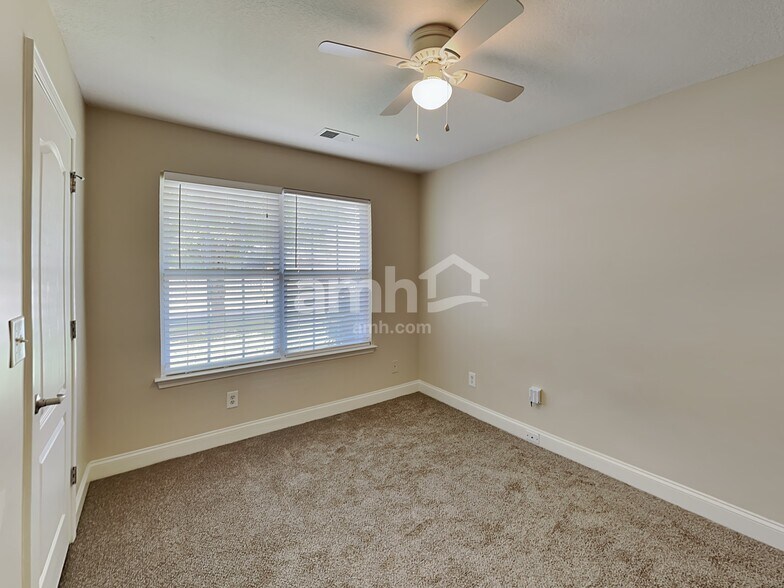 Building Photo - 1762 Woods Ln