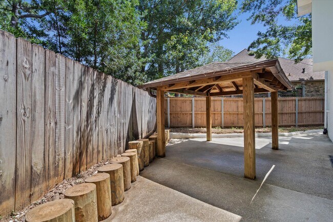 Building Photo - 27572 Claiborne Cir