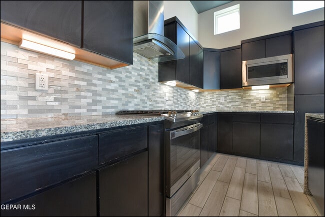 Building Photo - 12333 Desert Wolf Ave
