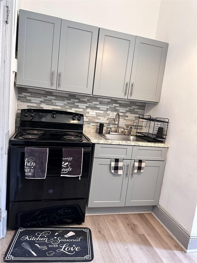 Building Photo - 768 Greene Ave