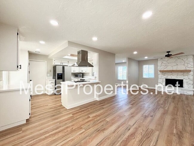 Building Photo - 7095 Lyons Ave