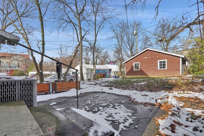 Building Photo - 182 E Patterson Ave