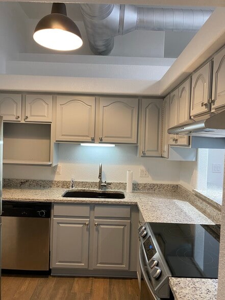 Building Photo - 325 S Union Ave