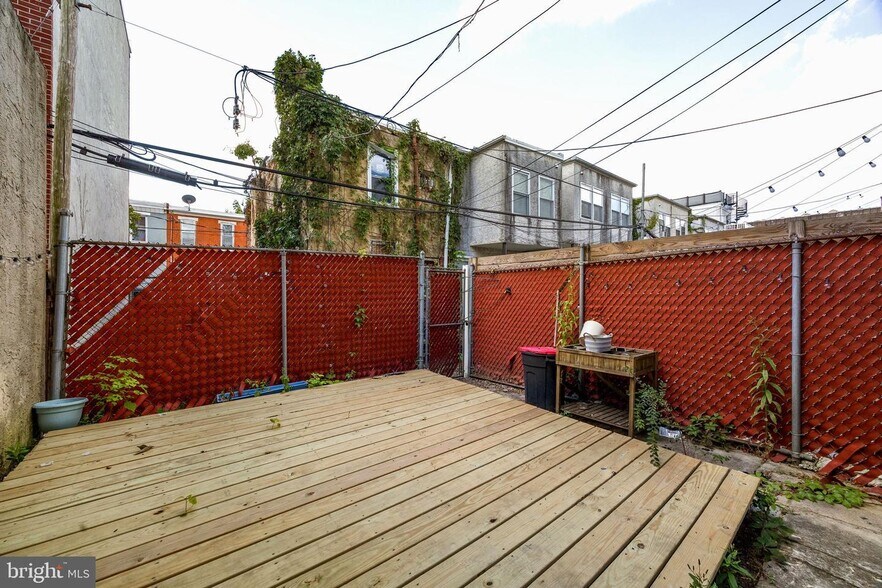 Building Photo - 2302 Christian St