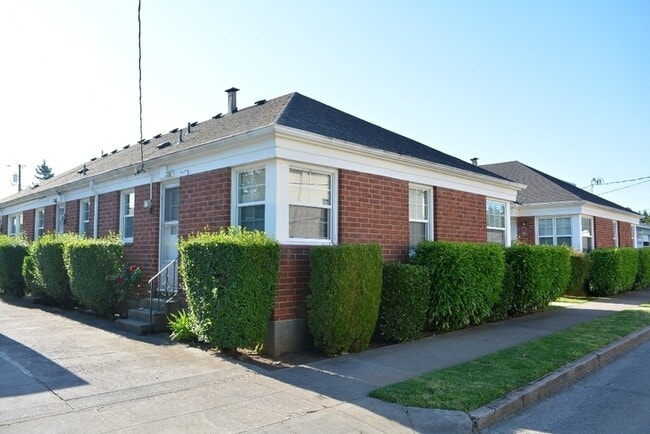 Building Photo - 5040 SE 75th Ave