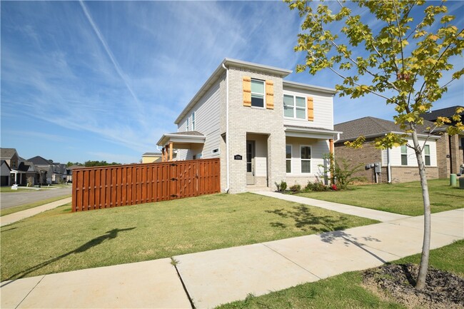 Building Photo - 6306 SW Luna Ln