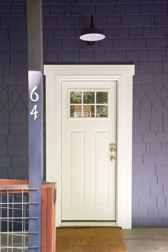 Building Photo - 654 Square Foot remodeled 2 bedroom, 1 bat...