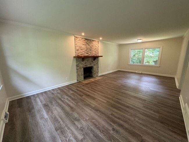 Building Photo - Renovated 4/3 House in North Hills- $1,995