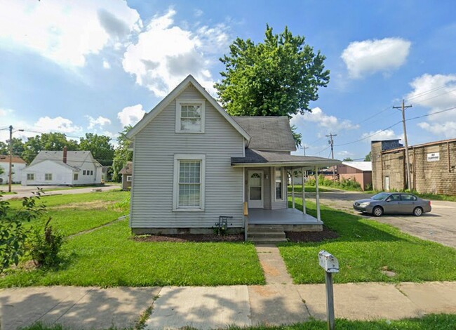 Primary Photo - 4 Bedroom Near Downtown