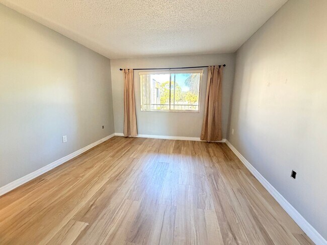 Building Photo - 1/1 CONDO 55 + COMMUNITY - GLEN OAKS, CLOSE TO DOWNTOWN SRQ!