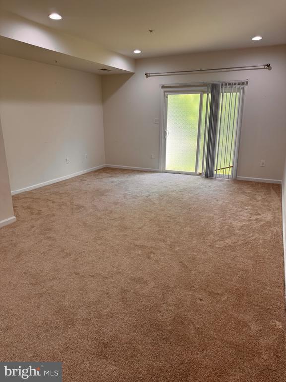 Building Photo - 624 Ravenwood Dr