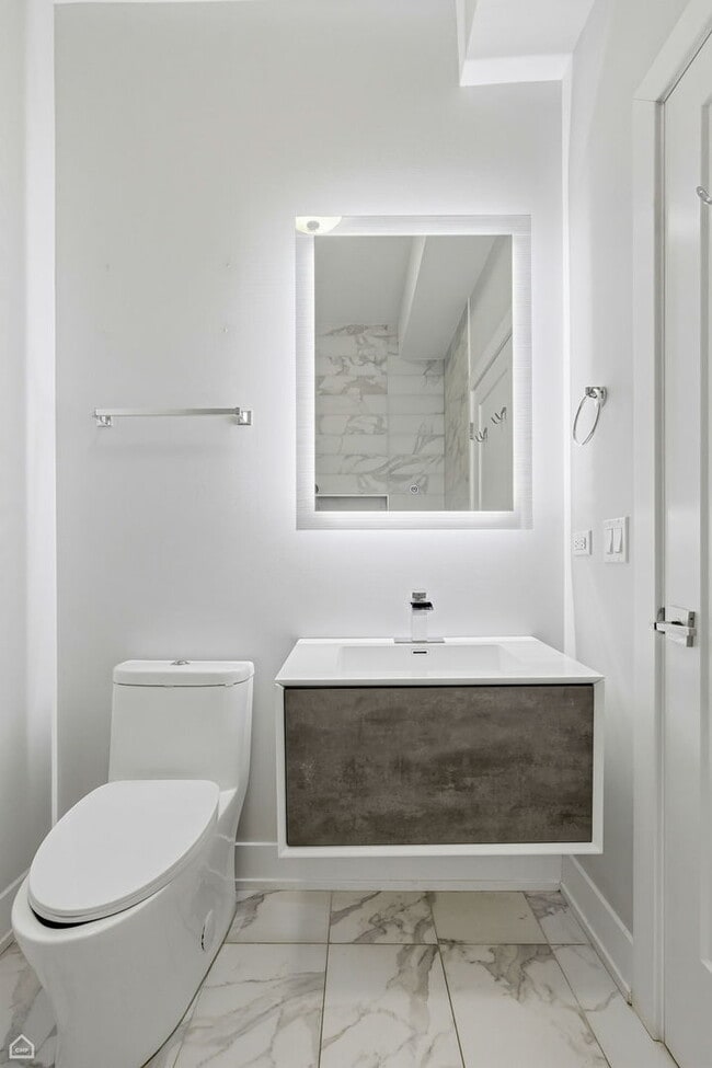 Building Photo - 1042 S Oakley Blvd