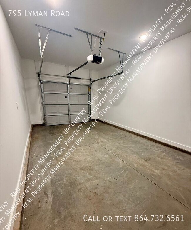 Building Photo - 795 Lyman Rd