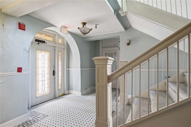 Building Photo - 1221 N Palm Ave