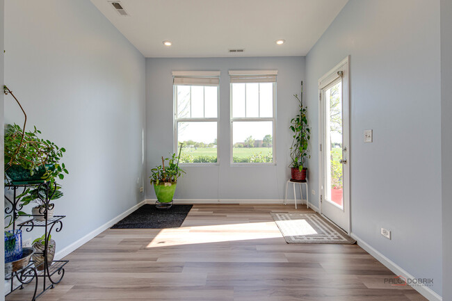 Building Photo - 573 Watercress Dr