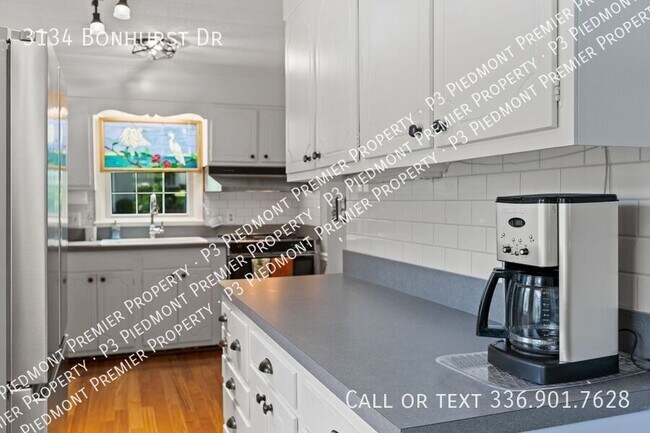 Building Photo - 3134 Bonhurst Dr