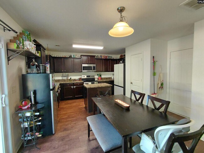 Building Photo - 836 Chariot Way