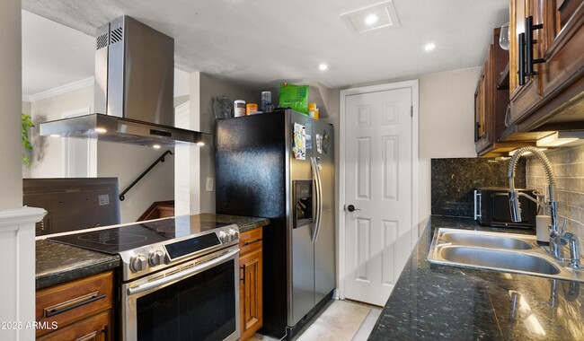 Building Photo - 8135 N 32nd Dr