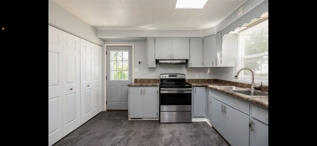 Building Photo - 2538 Indiana St SW