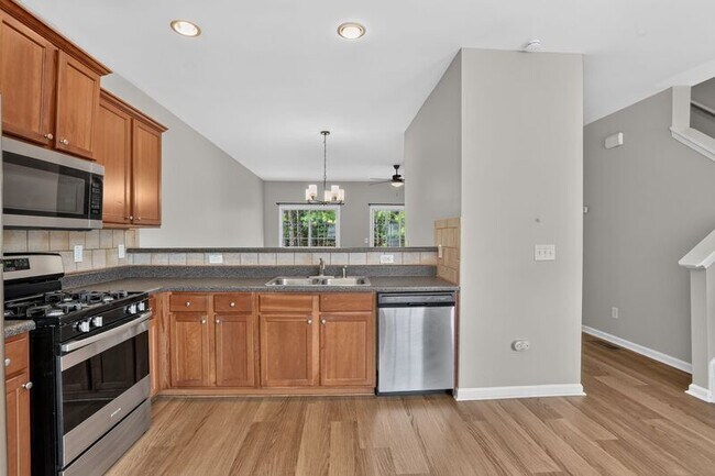 Building Photo - 730 Celeste Ln