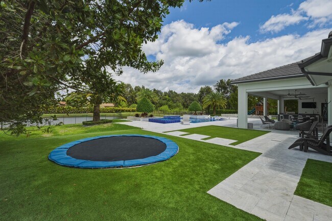 Building Photo - 17101 Magnolia Estates Dr