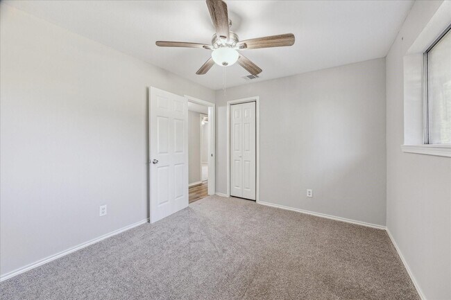 Building Photo - 6022 Meadowbrook