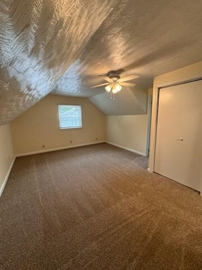 Building Photo - 489 S Edgehill Ave