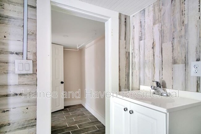 Building Photo - 658 Avenue B NW