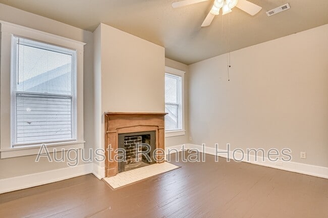 Building Photo - 107 4th St