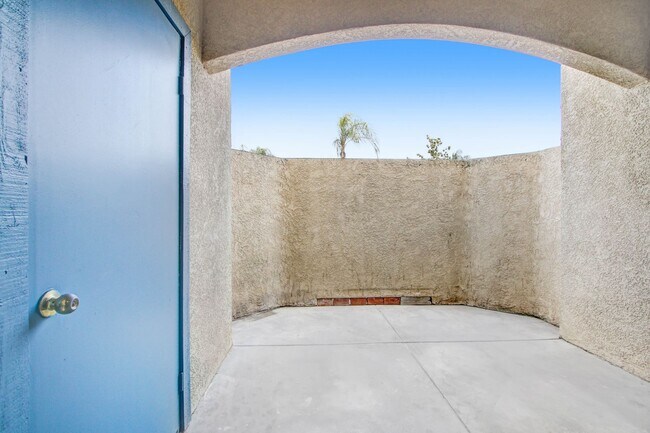 Building Photo - Coming Soon! 2 Bedroom 2 Bathroom condo in the beautiful Sonata @ Canyon Crest Community!