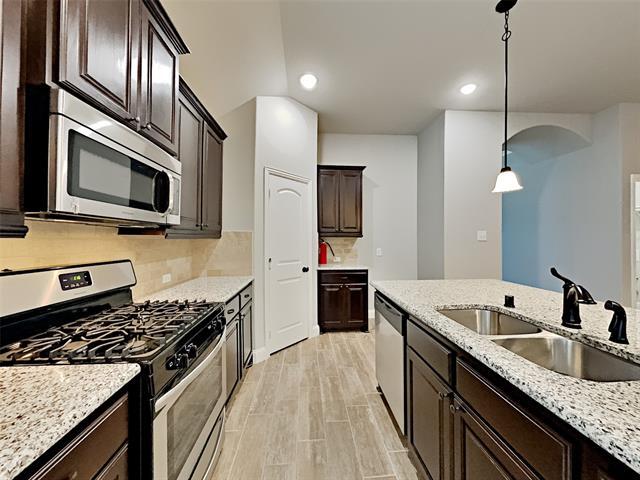 Building Photo - 900 McLynn Ct