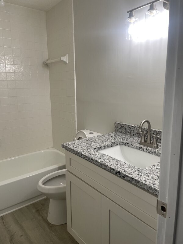 Building Photo - 153 Lionsgate Dr