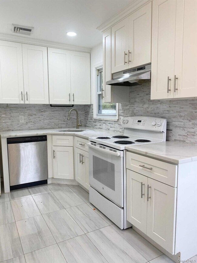 Building Photo - 25 Margaret Dr