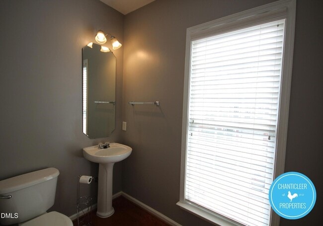 Building Photo - 5542 Red Robin Rd