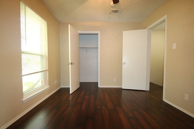 Building Photo - 3732 Bonnie Dr