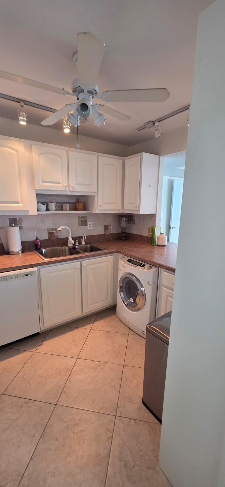 Building Photo - 3047 S Atlantic