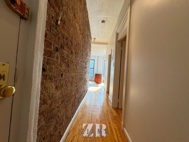 Building Photo - 1047 Bedford Ave