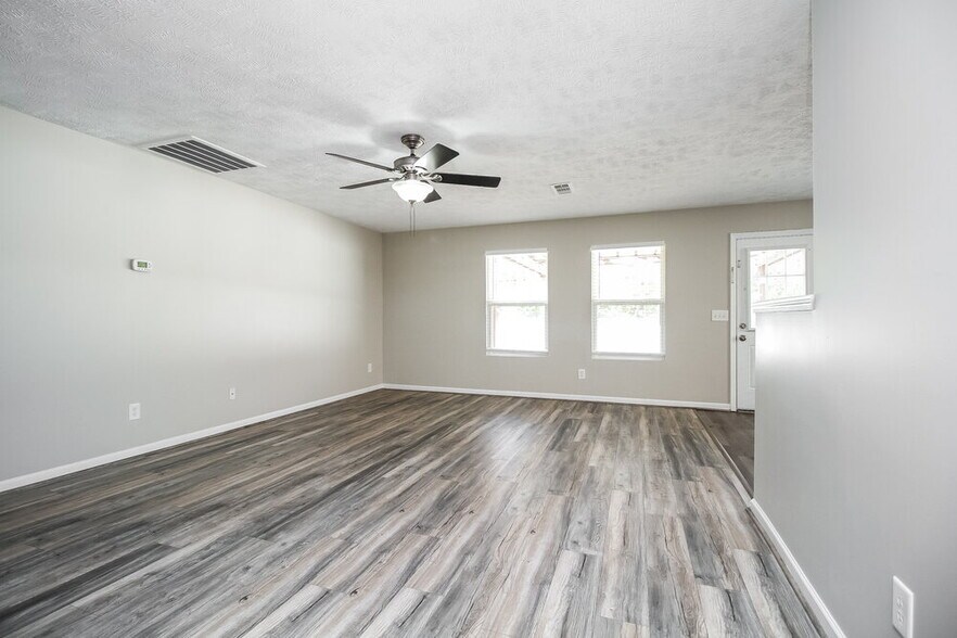 Building Photo - 813 Creek Oak Dr